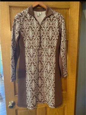 sahalie Brown and White Long Sleeve Patterned Dress
